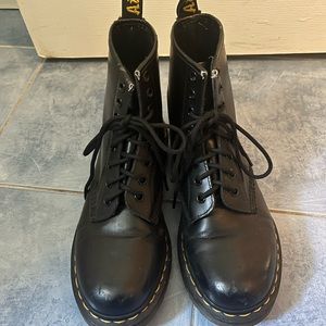 Dr. Marten 1460 smooth leather boots